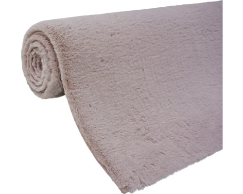 Tapis enroulé avec une structure de fourrure