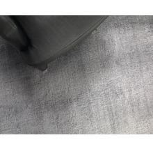 Gros plan d''un tapis et d''une partie d''un meuble