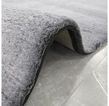 Vue détaillée d''un tapis gris à poils longs