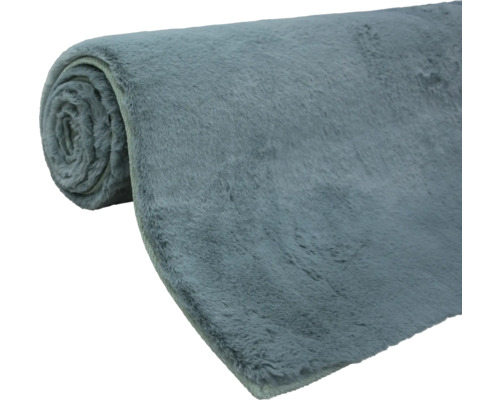 Tapis en fausse fourrure enroulé