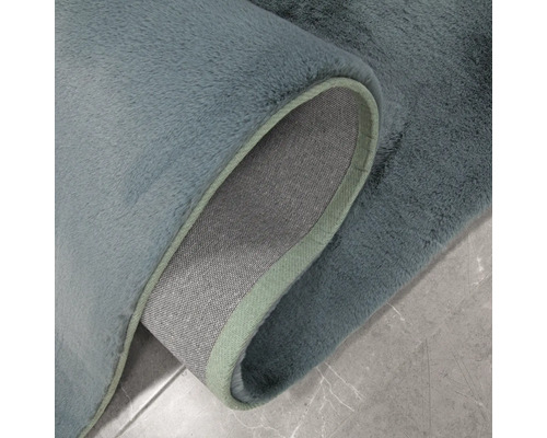 Vue détaillée d''un tapis avec un velours et un envers tissé