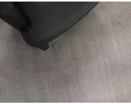 Detailaufnahme von einem Teppich und einem Sessel