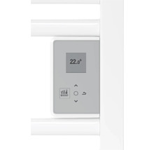 Gros plan sur une commande de radiateur avec affichage numérique et éléments de commande.