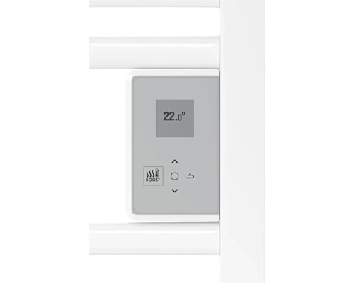 Gros plan sur une commande de radiateur avec affichage numérique et éléments de commande.