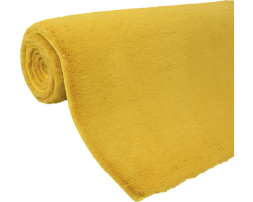 Tissu jaune en rouleau pour diverses applications.