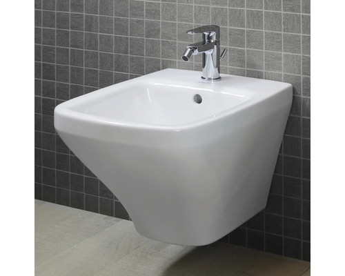 Wandbidet mit Armatur im Badezimmer