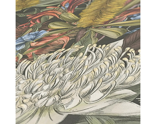 Nahaufnahme einer floralen Tapete mit detaillierten Blumen- und Pflanzenmotiven