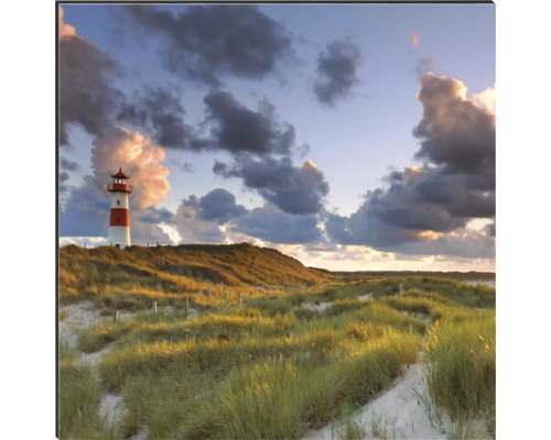 Landschaft mit Leuchtturm, Düne und Gras