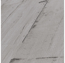 Nahaufnahme eines Laminatbodens mit Holzoptik