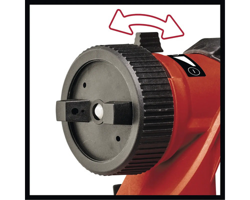 Einstellrad einer Maschine mit Drehrichtungspfeilen