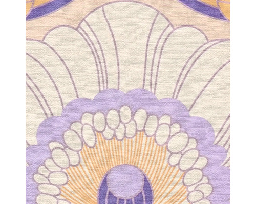 Detailansicht einer gemusterten Tapete mit Blumenmotiv