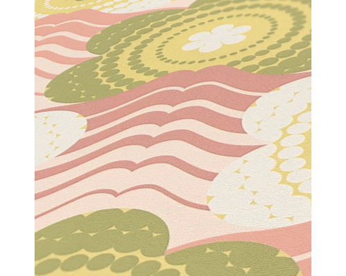 Nahaufnahme einer Tapete mit Blumen und gewellten Linien