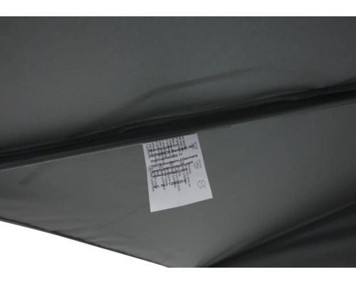 Etikett mit Herstellerinformationen