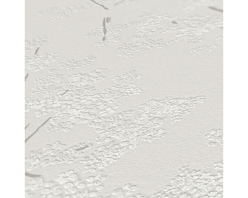 Nahaufnahme einer strukturierten Tapete mit Pflanzenmotiv