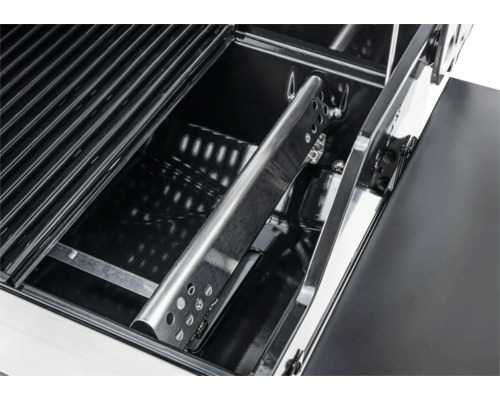 Innenansicht eines Gasgrills mit Brenner und Grillrost