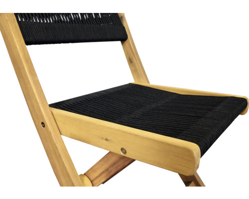 Gartensessel aus Holz mit schwarzer Sitzfläche und Rückenlehne