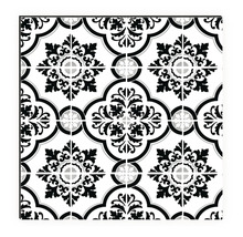 Muster aus Bodenfliesen mit floralen Ornamenten in Schwarz und Weiß