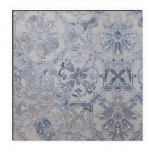 Quadratische Fliese mit Ornamentmuster