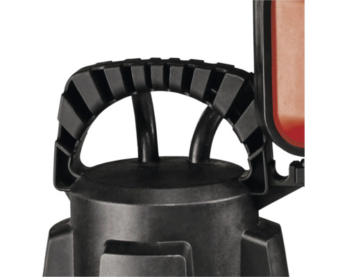 Gros plan d''une pompe à eau sale avec poignée de transport