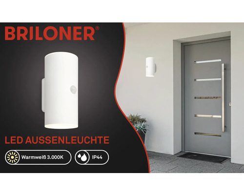 Logo Briloner. Applique murale LED avec détecteur de mouvement à côté d''une porte d''entrée.