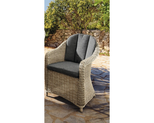 Fauteuil tressé avec coussins gris pour le jardin
