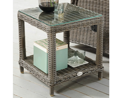 Table d''appoint tressée avec plateau en verre et étagère