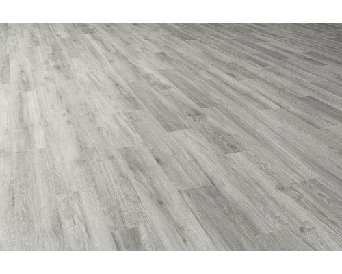 Bodenbelag aus hellem Holzimitat