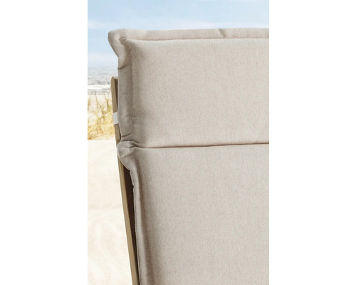 Detailansicht einer Gartenliege mit Polster