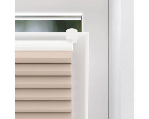 Detailansicht eines Faltstores am Fenster