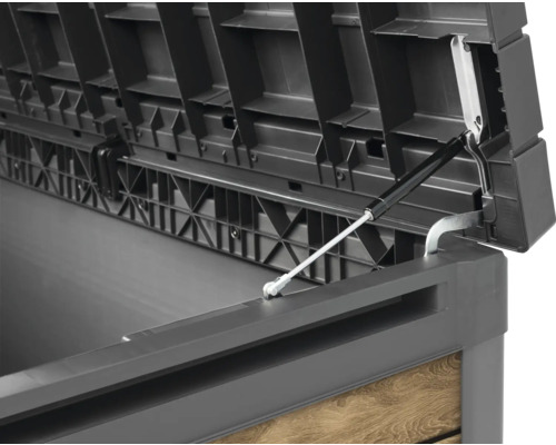 Geöffnete Gartenbox mit Gasdruckfeder zur Deckelunterstützung