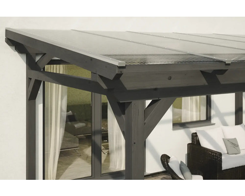 Vue détaillée d''une pergola en bois avec toit transparent et structure porteuse