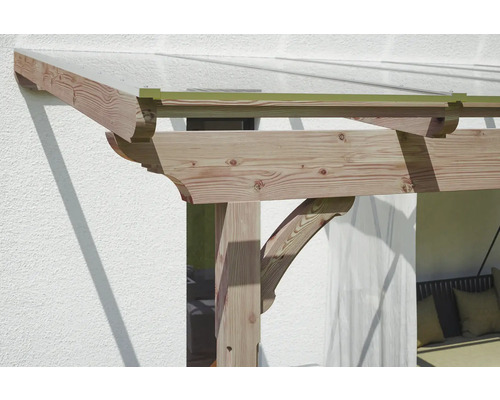 Vue détaillée d''une pergola en bois sur un mur de maison