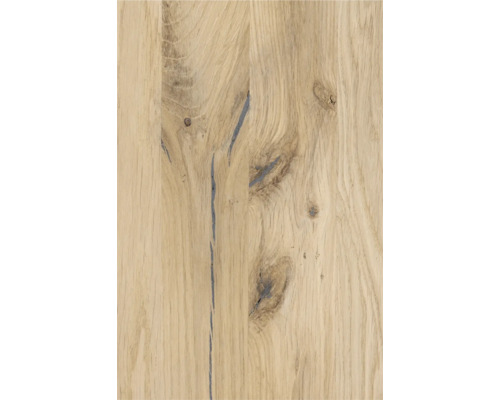 Nahaufnahme einer Holzplatte mit Maserung und Ästen.