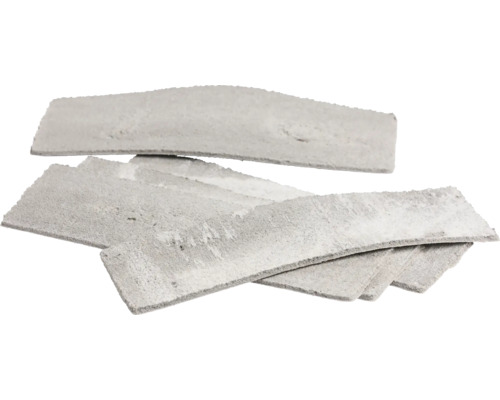 Plusieurs parements gris en pierre