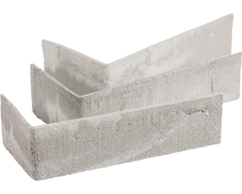 Drei Winkelsteine aus Beton