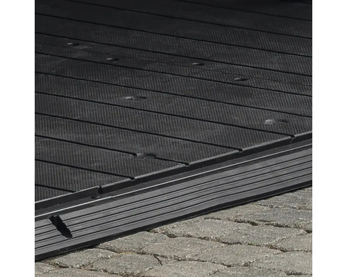 Detailansicht einer Rampe aus Kunststoff.