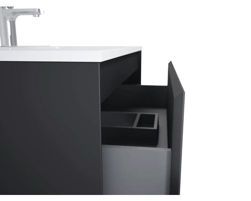 Detailansicht eines Waschtischunterschranks mit geöffneter Schublade und Siphonkasten