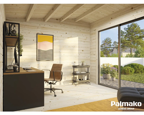 Helles Arbeitszimmer mit Schreibtisch, Bürostuhl und Blick in den Garten