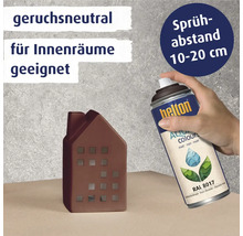 Helton Farbspraydose wird zum Sprühen eines Dekorationsobjekts in Hausform verwendet, geruchsneutral und für Innenräume geeignet, Sprühabstand 10 bis 20 Zentimeter