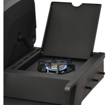 Gros plan d''un barbecue à gaz noir avec brûleur latéral et couvercle ouvert