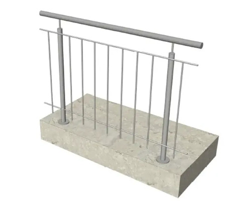 Geländerpfosten mit Füllstäben auf Betonfuß