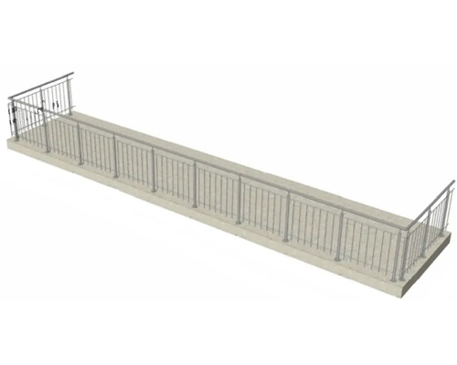 Longue passerelle avec garde-corps en métal