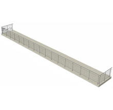 Lange Fussgängerbrücke mit Geländer