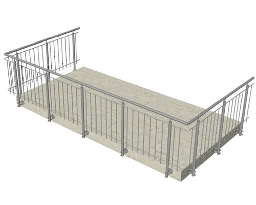 Balkongeländer aus Metall auf einer Betonoberfläche