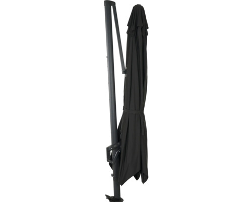 Parasol fermé monté latéralement avec mât