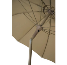 Vue détaillée d''un parasol de jardin avec armature métallique