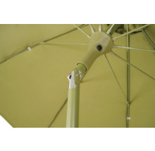 Vue détaillée d''un parasol avec armature et mécanisme