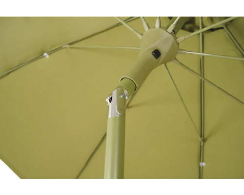 Vue détaillée d''un parasol avec armature et mécanisme