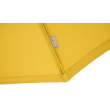 Detailansicht eines Sonnenschirms mit dem Siena Garden Logo.