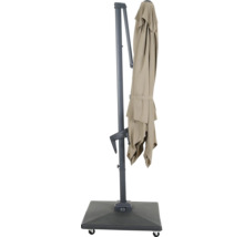 Parasol déporté fermé avec pied sur roulettes